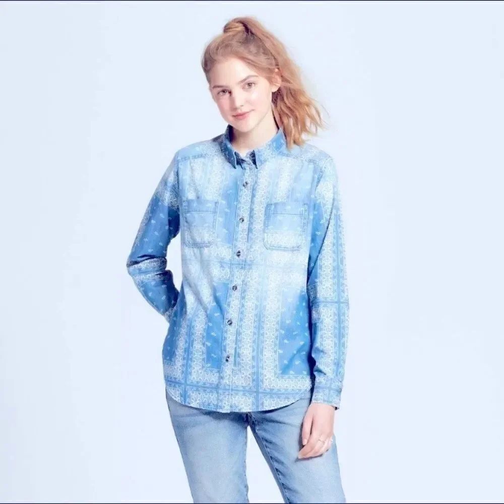 🌺Mossimo Supply CO. Boyfriend Fit Denim shirt -M
